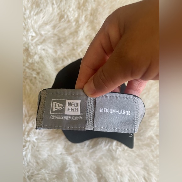 Los Angeles Dodgers Black/Black Adjustable Strap Hat Cap - Picture 4 of 4